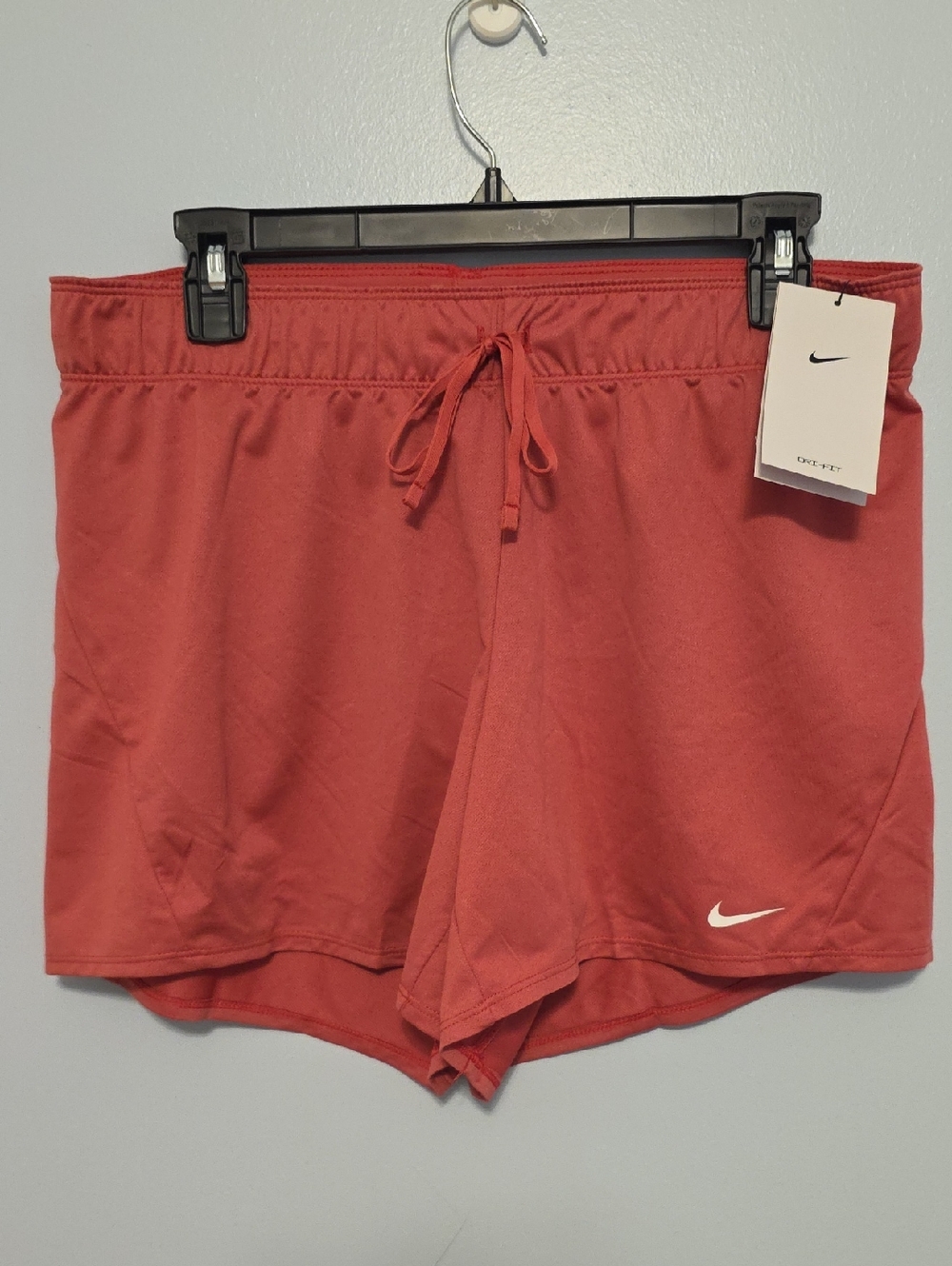Nike women shorts Medium Nwts